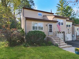 31 Hamlet Ct, Wappingers Falls, NY 12590