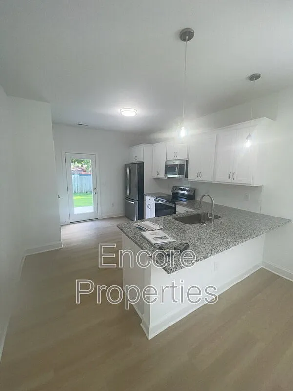 3 bed, 2.0 bath, 1250 sqft, $1,850 — Photo 3