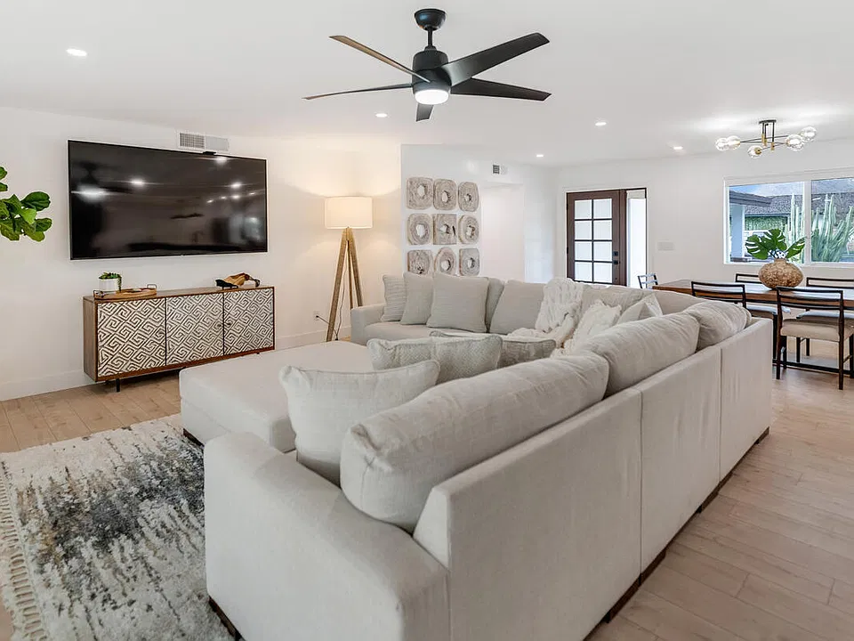 5311 N Woodmere Fairway