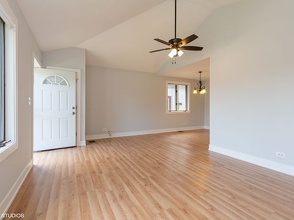 3rd image of 6335 W Warwick Ave