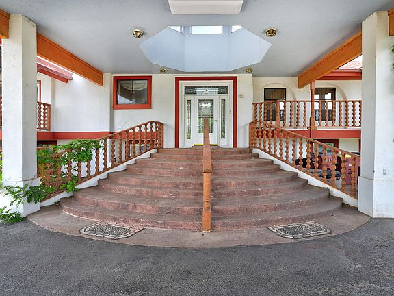 2nd image of 250 Esperanza Dr