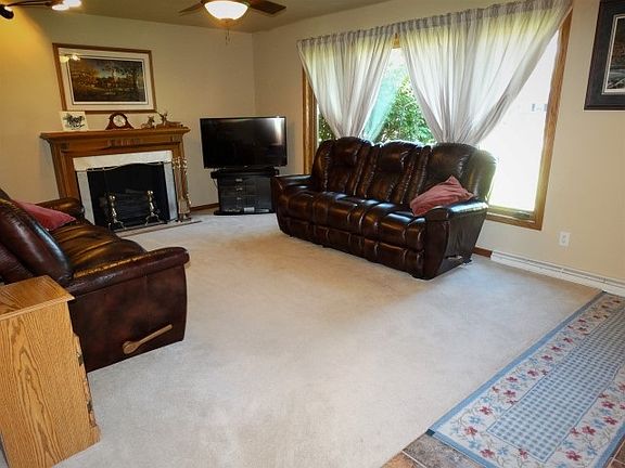 3rd image of 1440 Ashwood Dr