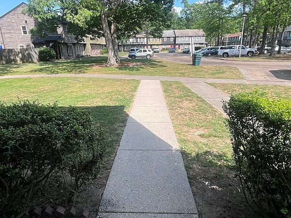 2nd image of 430 Hickorywood Cir