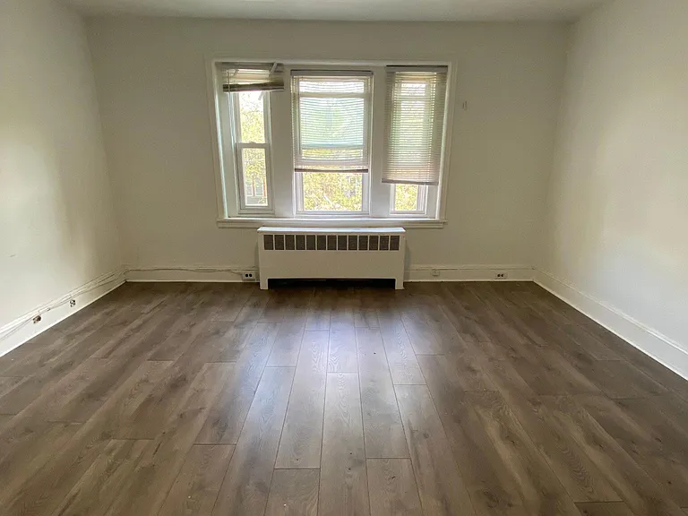 906 S 47th St #3F — Photo 3
