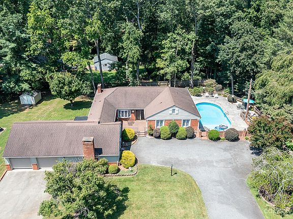2nd image of 103 Woodside Dr