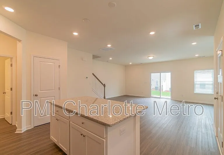 7139 Bentz St — Photo 7