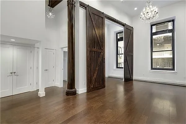 Sold by Century 21 Metropolitan | media 6