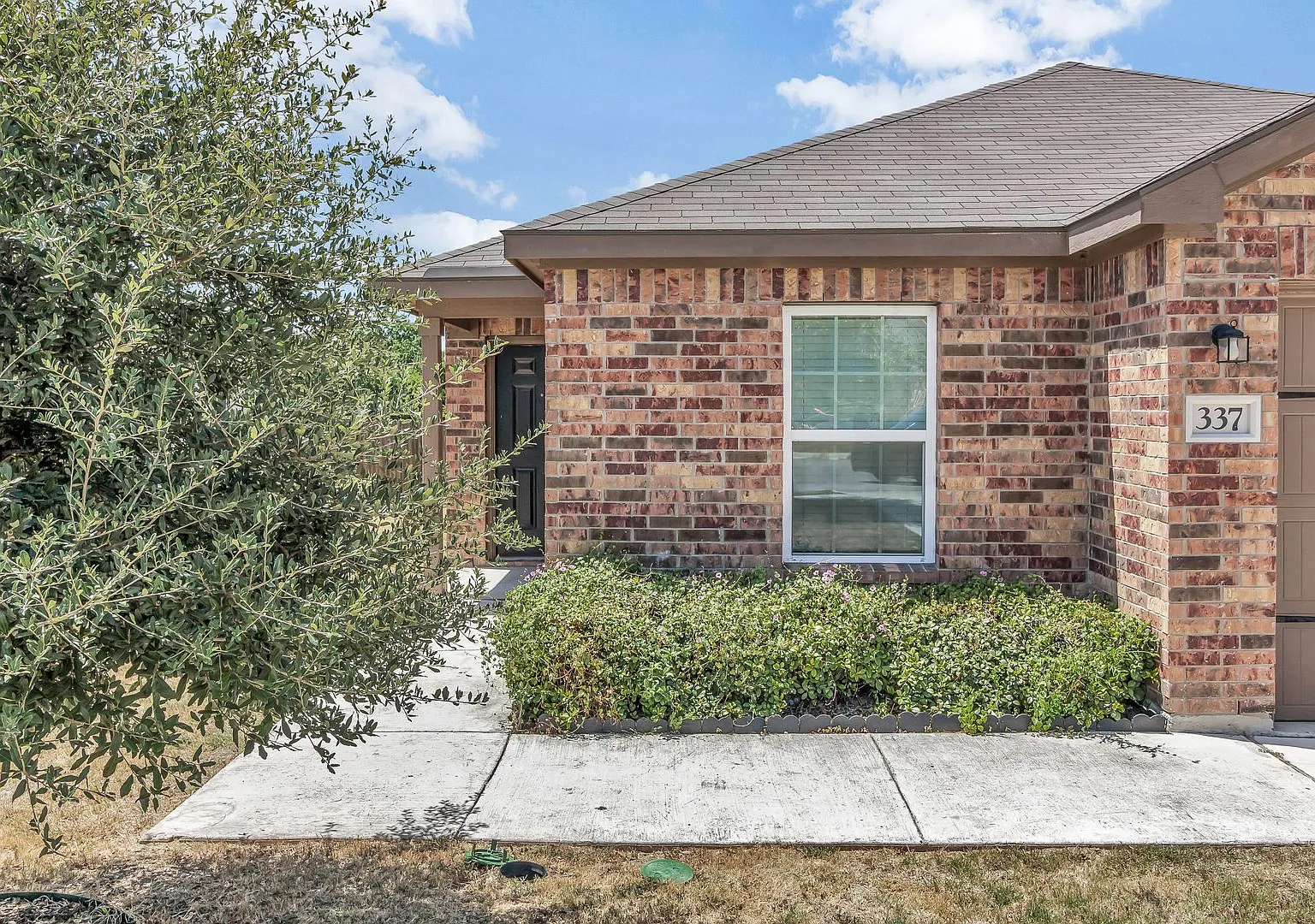 Ready for Move in! 337 Crescent Park — Photo 3
