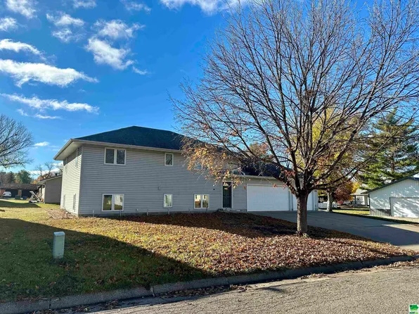 740 Mill St, Akron, IA 51001