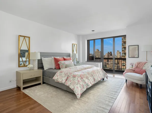 1441 Third Avenue image 4 of 8