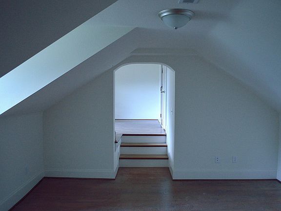 3rd image of 214 Stribling Ave #10984928