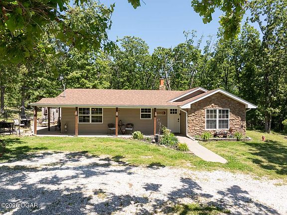3rd image of 8319 SE Prairie Rd