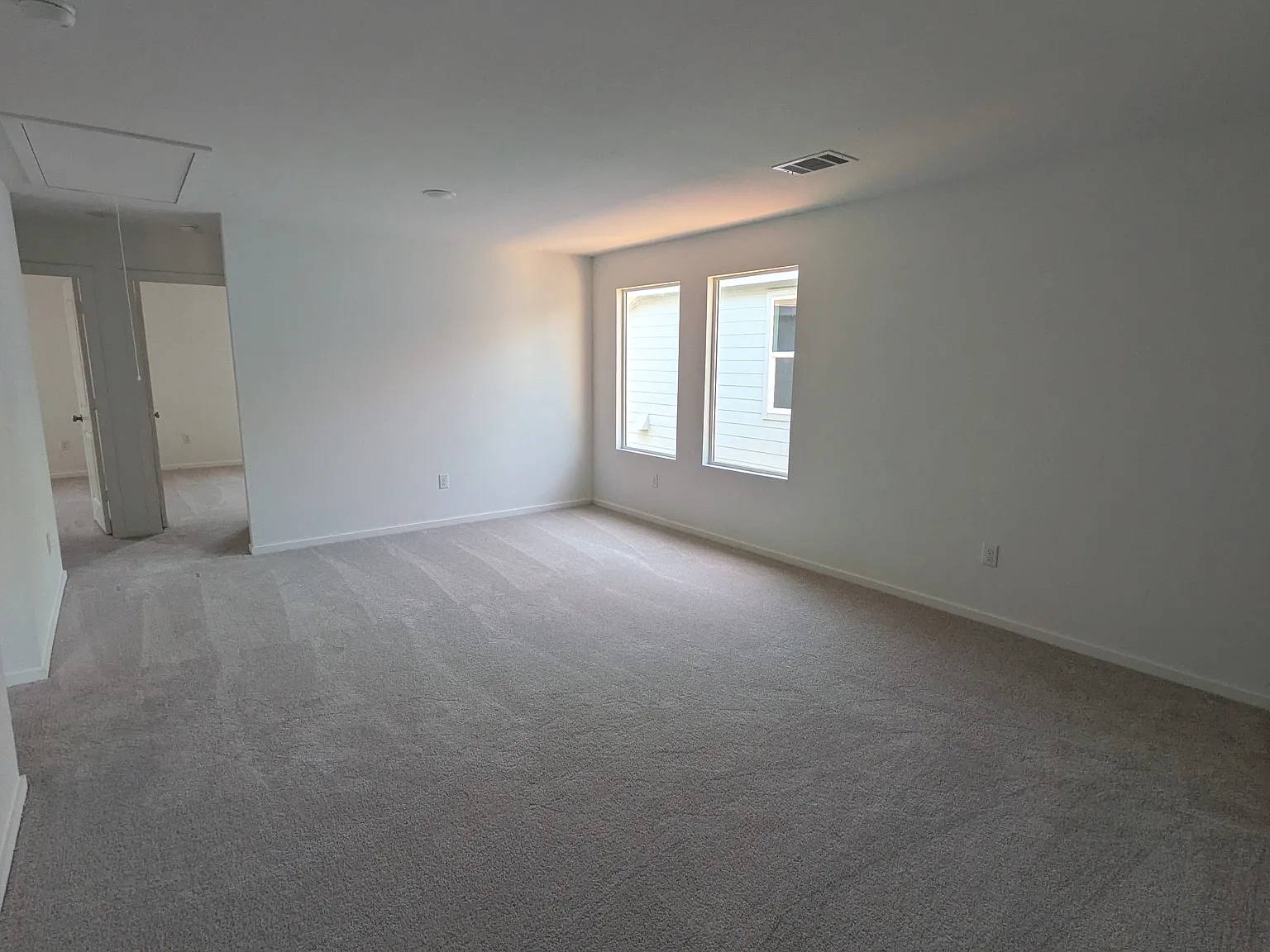 4 bed, 2.5 bath, 1897 sqft, $1,894 — Photo 4