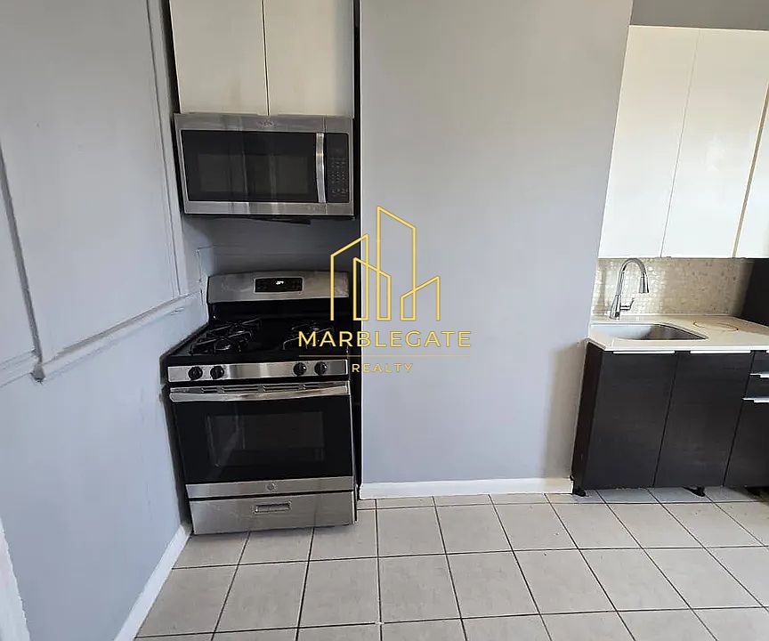 1st image of 218 Bowers St #22R