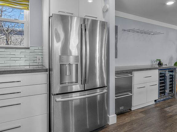 5th image of 1915 Colonial Ave APT 6