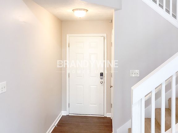 2nd image of 1890 Corners Cir