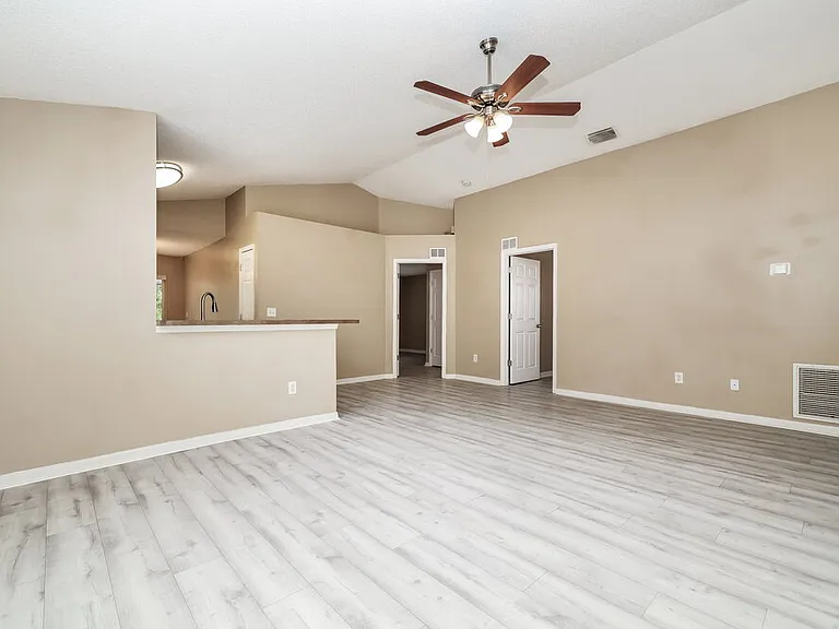6719 Summer Cove Dr — Photo 3