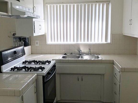 2nd image of 811 Austin Ave APT 6