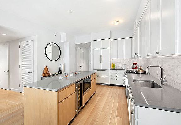 4th image of 50 W 30th St #7-A
