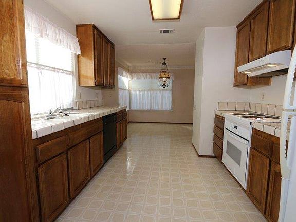 3rd image of 4765 Heatherbrae Cir
