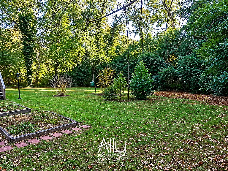 1605 Cambridge Cir — Photo 30