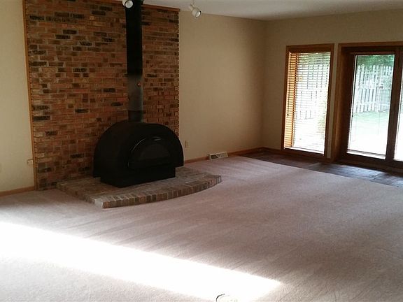 5th image of 5903 Green Clover Ln
