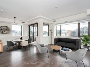 400 Wellington St W #1009, Toronto, ON M5V 0B5