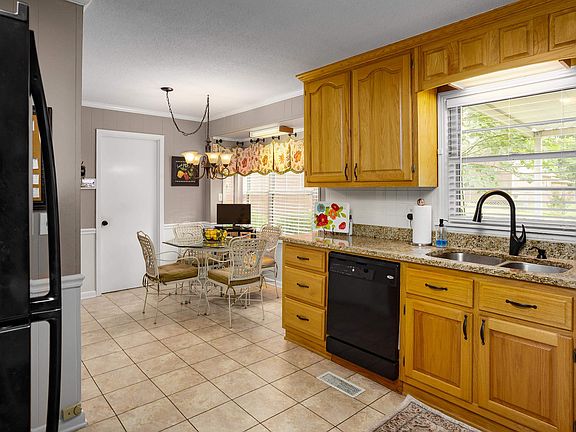 4th image of 228 Duncan Dr