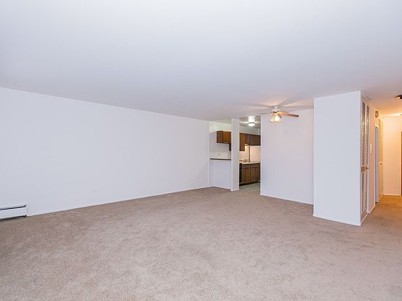 3rd image of 1355 N Dearborn Pkwy #401