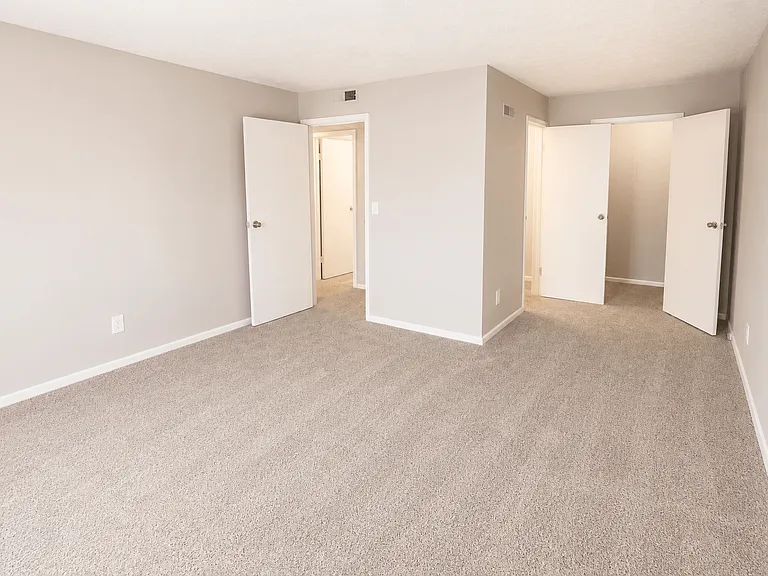 Camelot East Apartments — Photo 21