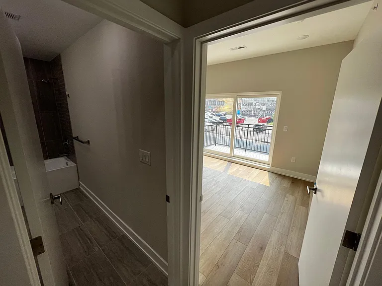 719 N 35th St #6 — Photo 8