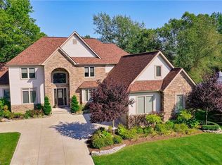 2425 Sittingbourne Ln, Beachwood, OH