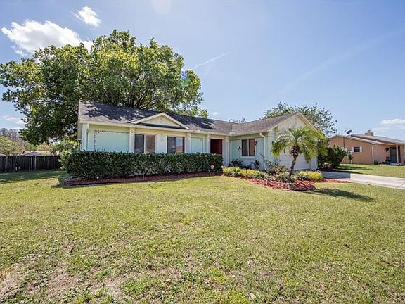 2nd image of 2900 Pineridge Cir