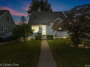25214 Andover Dr, Dearborn Heights, MI 48125