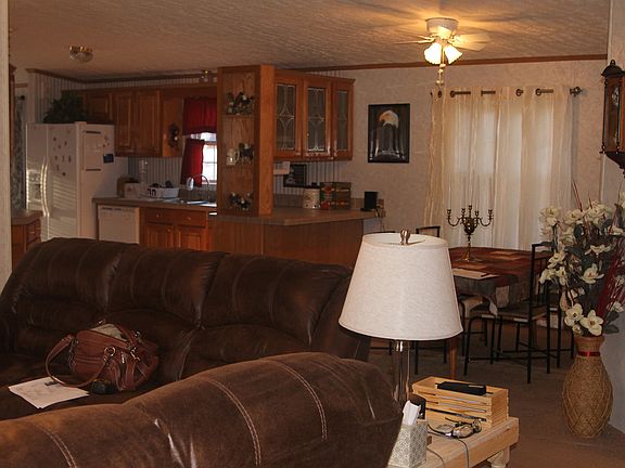 Living Room/Dining Room 