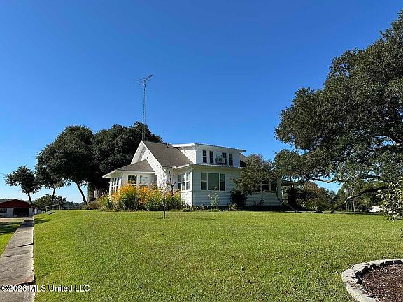 2nd image of 56 Kaiser Lake Rd