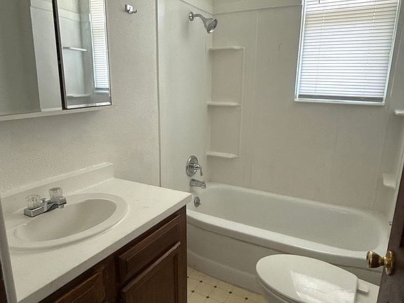 4th image of 802 Main St #1