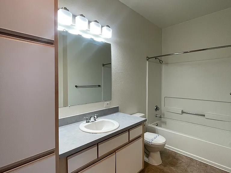 Fountain Valley Apartments — Photo 22