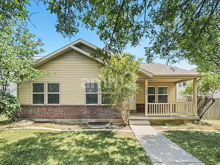 7128 N Kiowa Pkwy — Photo 1