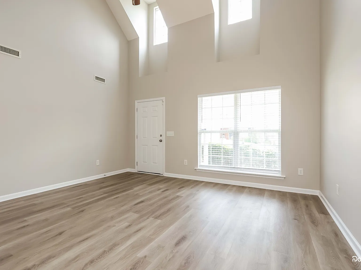 3 bed, 2.5 bath, 1830 sqft, $2,285 — Photo 4