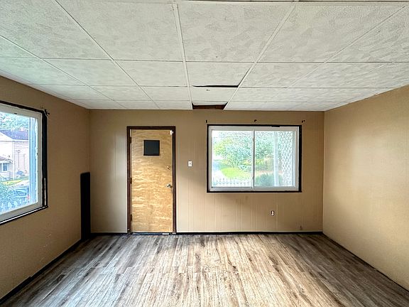 5th image of 105 W Terrace Ave