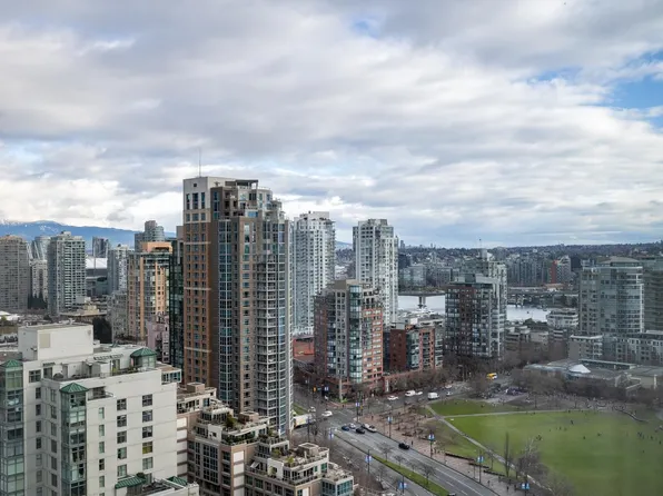 1438 Richards St #2706, Vancouver, BC V6Z 3B8