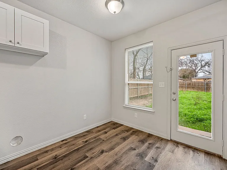1709 E Tucker St #MAIN — Photo 5