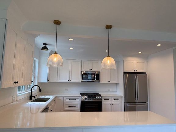 5th image of 320 Morton St