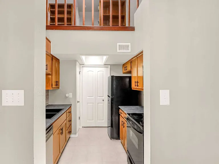14216 Indian Woods — Photo 9