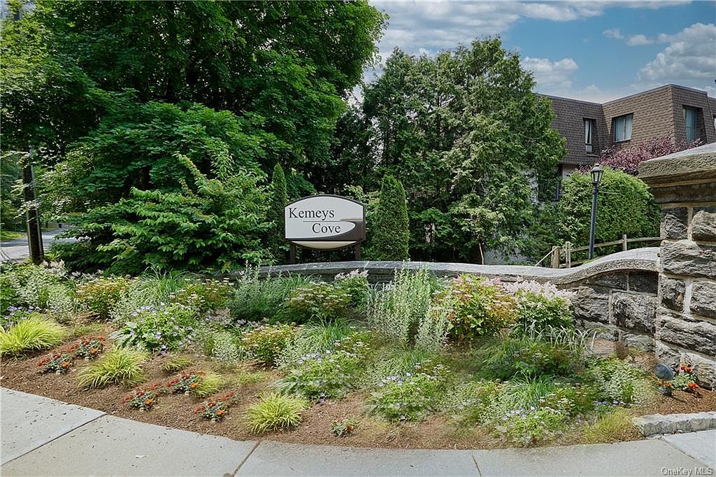 512 Kemeys Cove Aka 512 Revolutionary Road, Briarcliff Manor, NY 10510