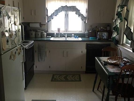 2nd image of 856 Miller Ave NW
