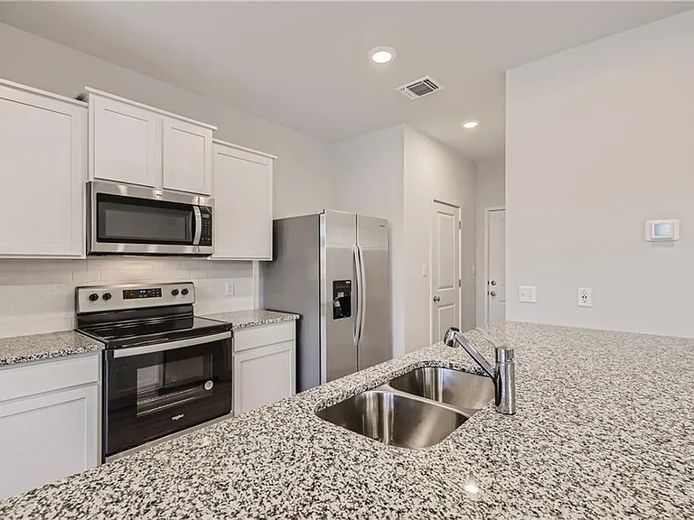 605 W South St #211 — Photo 8