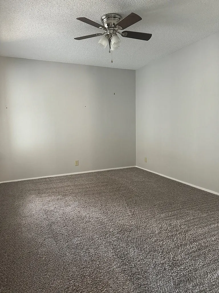 3 bed, 2.0 bath, 1923 sqft, $1,750 — Photo 2