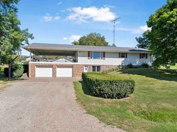 802 N Railroad St, Ainsworth, IA 52201